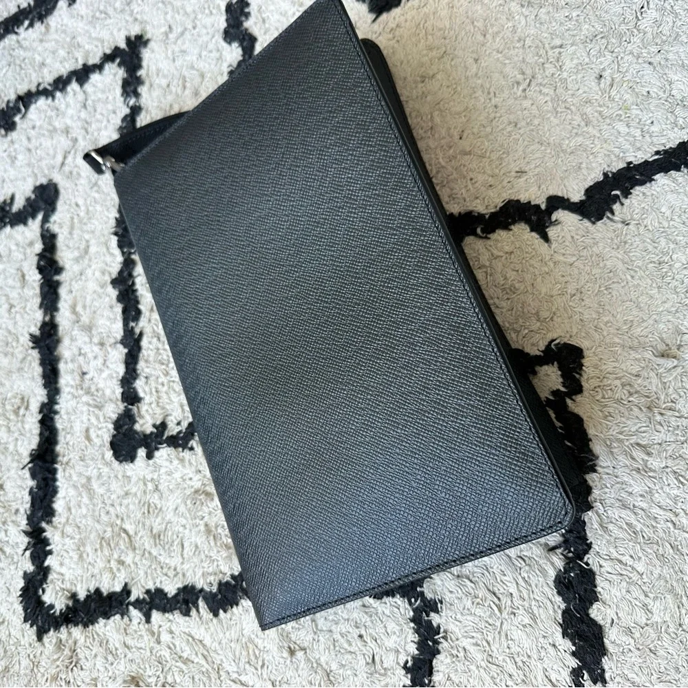 Like new authentic Louis Vuitton Belaia Ardoise Taiga leather clutch - Picture 7 of 10